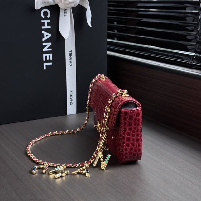 CHANEL 26S WALLET ON CHAIN 22 IN DARK RED CROCODILE-EMBOSSED CALFSKIN GOLD HARDWARE