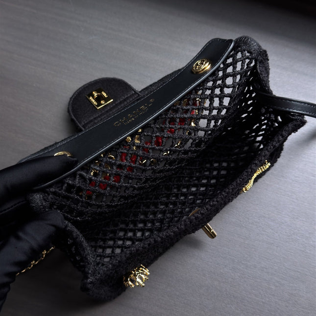 CHANEL 26S SMALL FLAP BAG 21 IN BLACK MESH-WOVEN RAFFIA AND CALFSKIN GOLD HARDWARE
