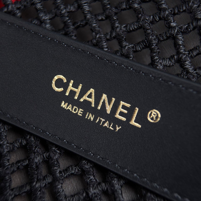 CHANEL 26S SMALL FLAP BAG 21 IN BLACK MESH-WOVEN RAFFIA AND CALFSKIN GOLD HARDWARE