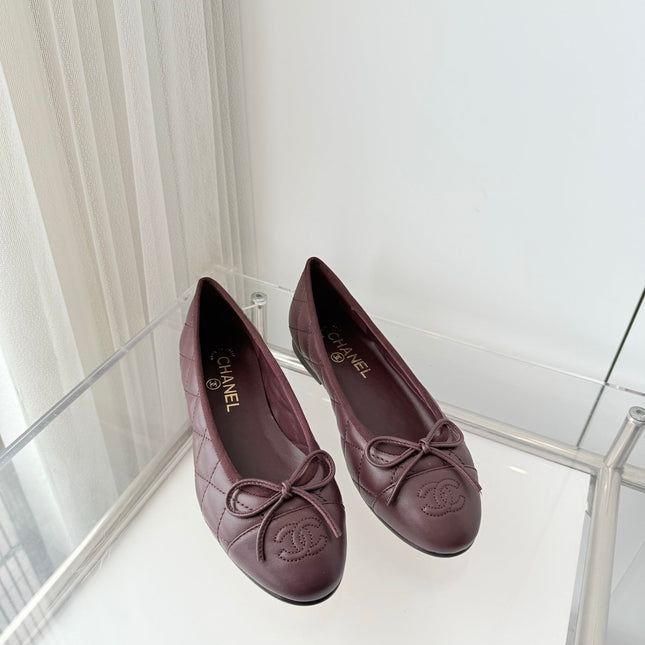 CHANEL 26S BALLET FLATS IN BURGUNDY RED QUILTED CALFSKIN WITH BOW
