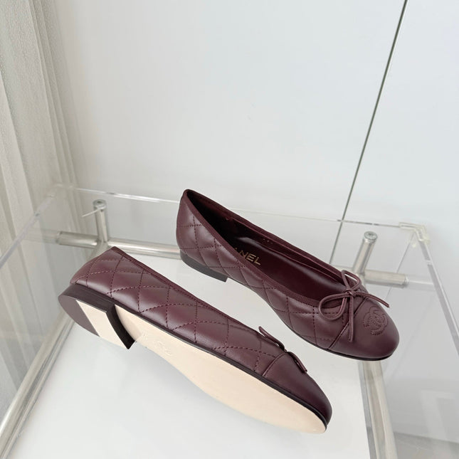 CHANEL 26S BALLET FLATS IN BURGUNDY RED QUILTED CALFSKIN WITH BOW