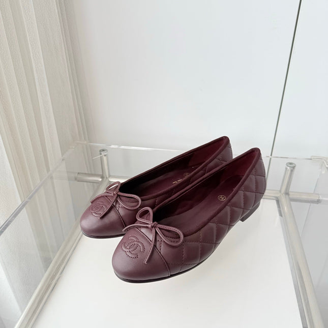 CHANEL 26S BALLET FLATS IN BURGUNDY RED QUILTED CALFSKIN WITH BOW