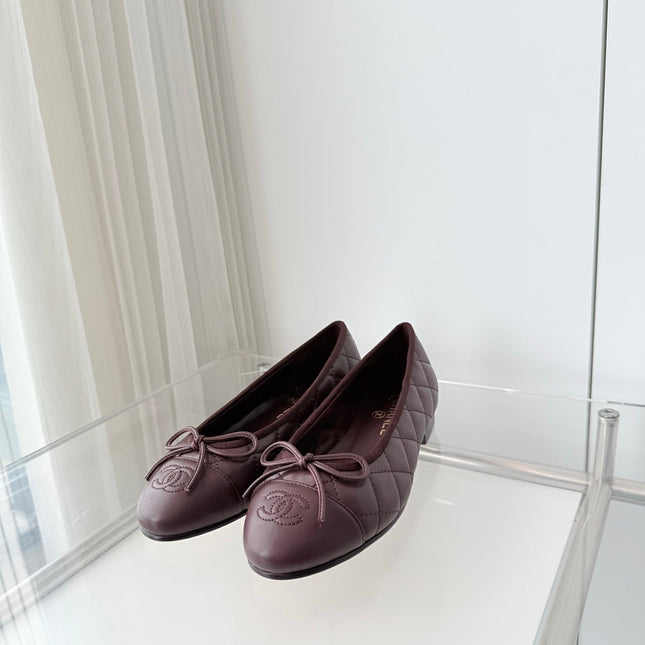 CHANEL 26S BALLET FLATS IN BURGUNDY RED QUILTED CALFSKIN WITH BOW