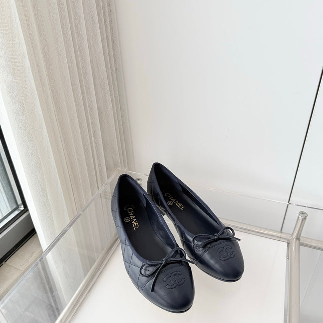 CHANEL 26S BALLET FLATS IN NAVY BLUE QUILTED CALFSKIN WITH BOW