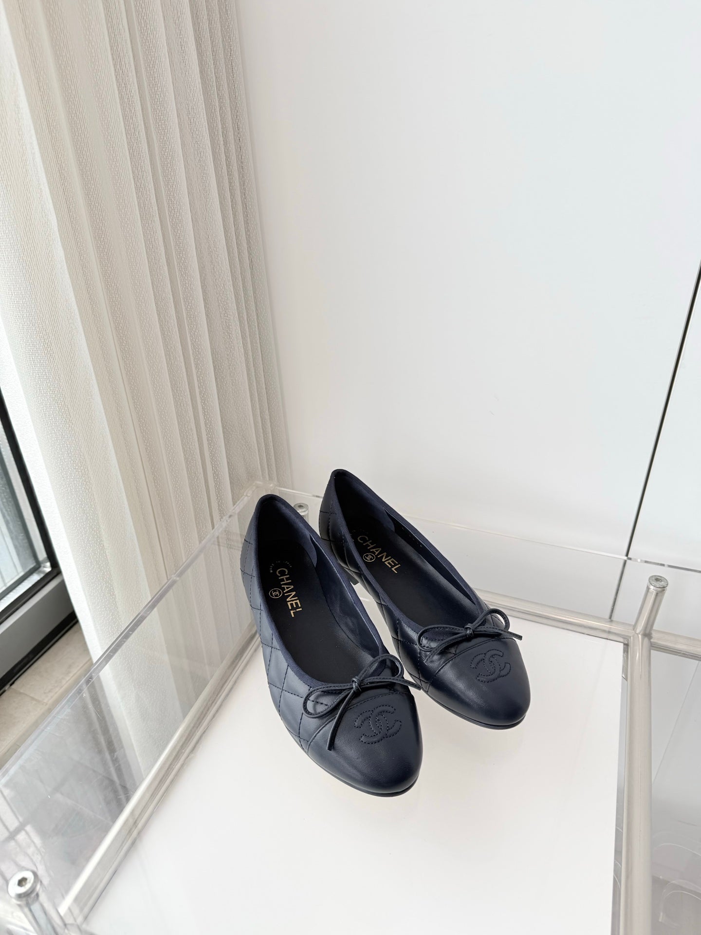 CHANEL 26S BALLET FLATS IN NAVY BLUE QUILTED CALFSKIN WITH BOW