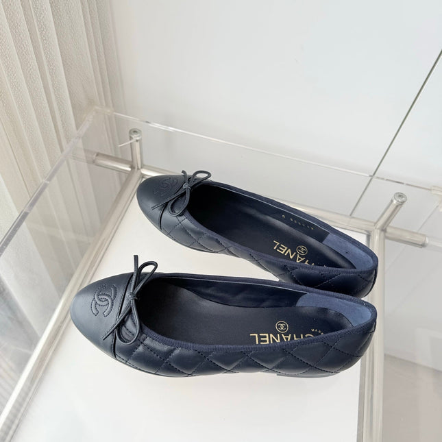CHANEL 26S BALLET FLATS IN NAVY BLUE QUILTED CALFSKIN WITH BOW