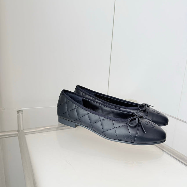 CHANEL 26S BALLET FLATS IN NAVY BLUE QUILTED CALFSKIN WITH BOW