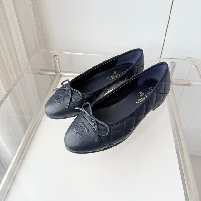 CHANEL 26S BALLET FLATS IN NAVY BLUE QUILTED CALFSKIN WITH BOW
