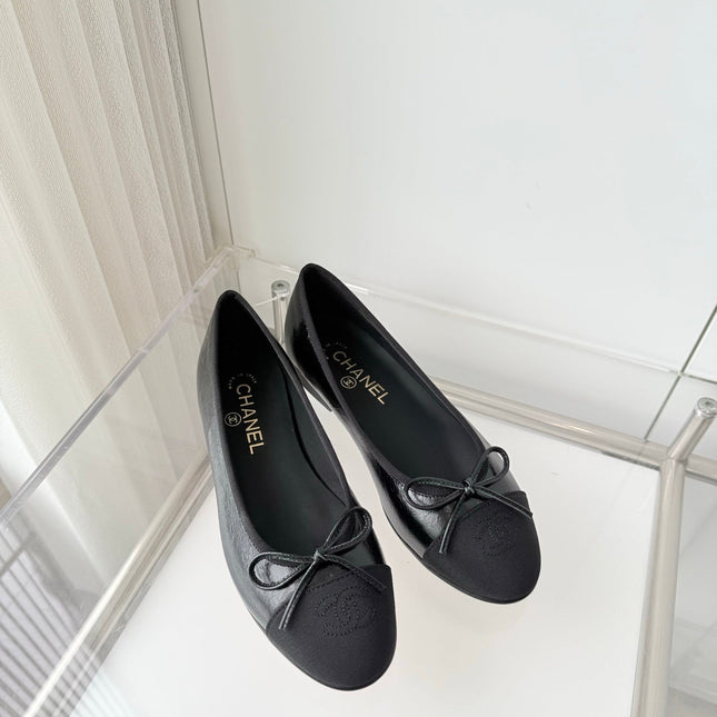 CHANEL 26S BALLET FLATS IN BLACK CALFSKIN WITH FABRIC TOE CAP AND BOW