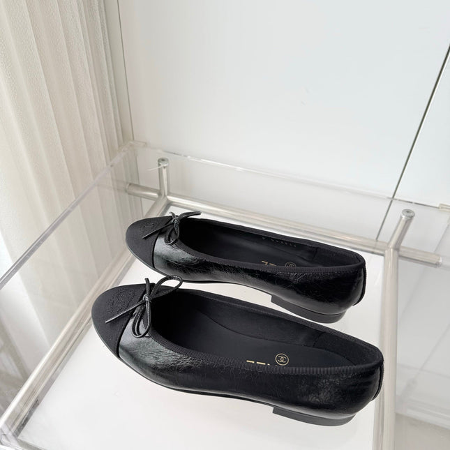CHANEL 26S BALLET FLATS IN BLACK CALFSKIN WITH FABRIC TOE CAP AND BOW