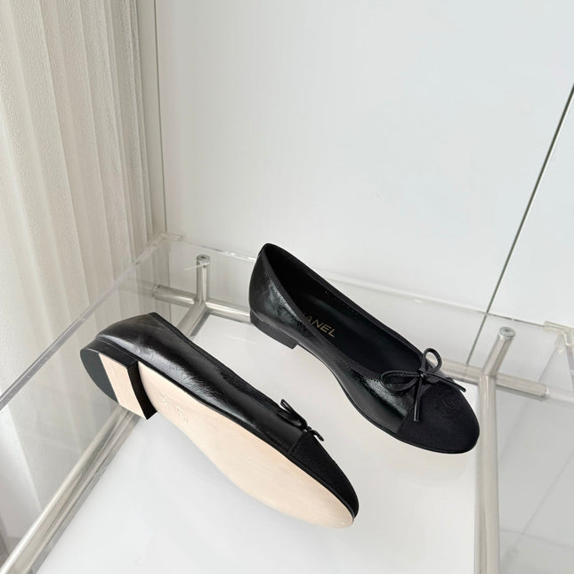 CHANEL 26S BALLET FLATS IN BLACK CALFSKIN WITH FABRIC TOE CAP AND BOW