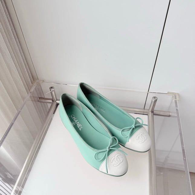 CHANEL 26S BALLET FLATS IN MINT GREEN CALFSKIN WITH WHITE TOE CAP AND BOW