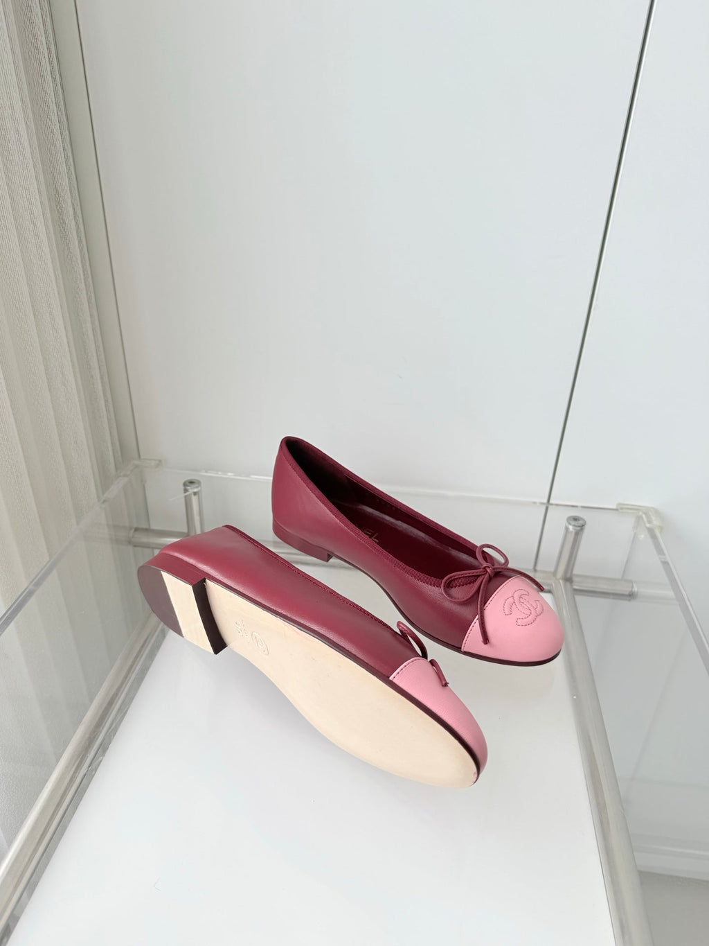 CHANEL 26S BALLET FLATS IN BURGUNDY RED CALFSKIN WITH PINK TOE CAP AND BOW