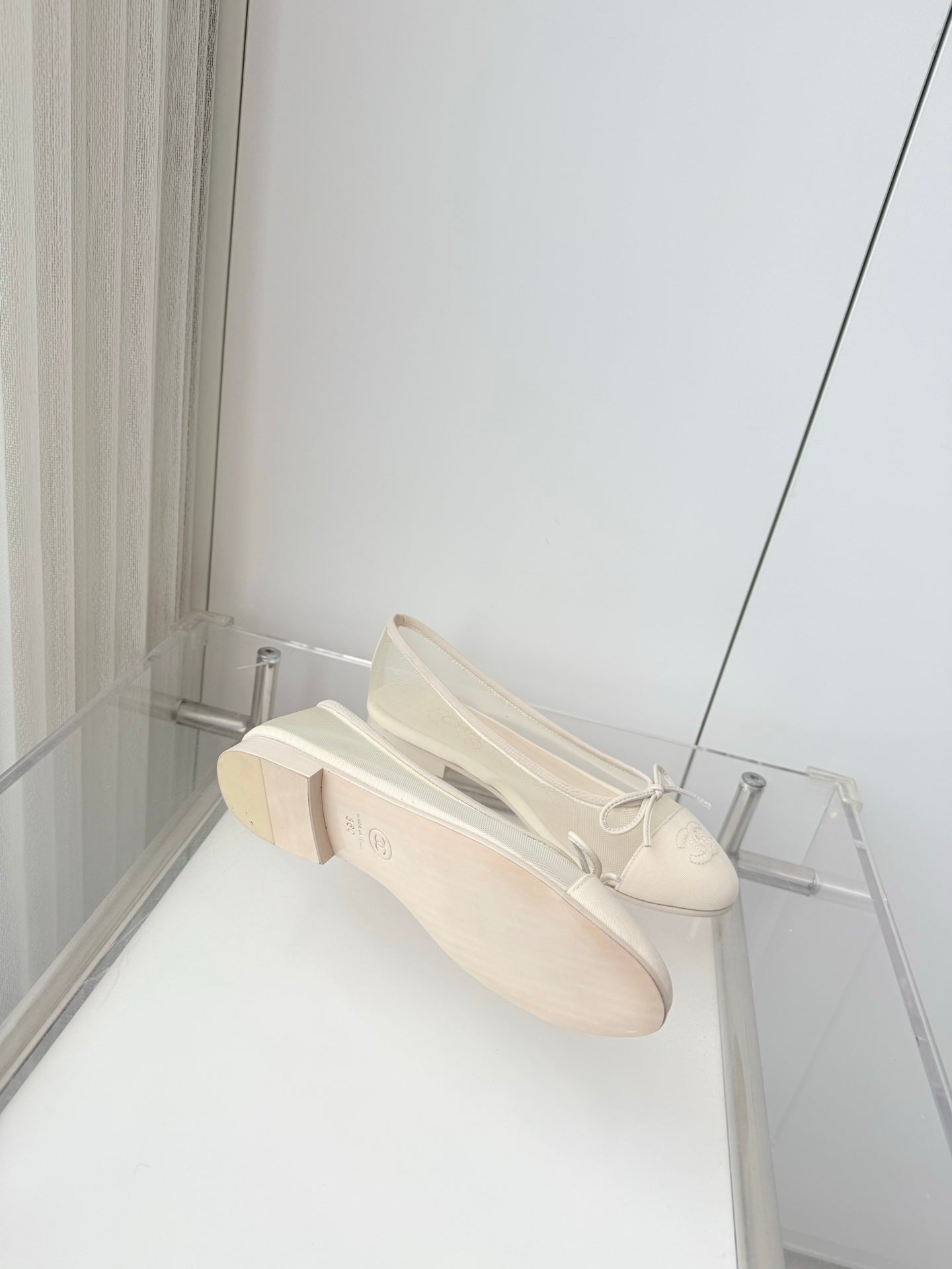 CHANEL 26S BALLET FLATS IN IVORY WHITE MESH AND CALFSKIN WITH BOW
