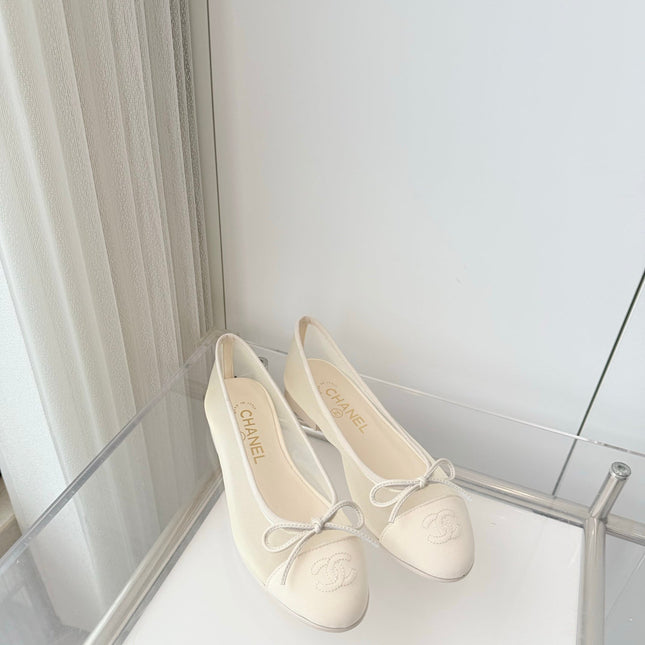 CHANEL 26S BALLET FLATS IN IVORY WHITE MESH AND CALFSKIN WITH BOW