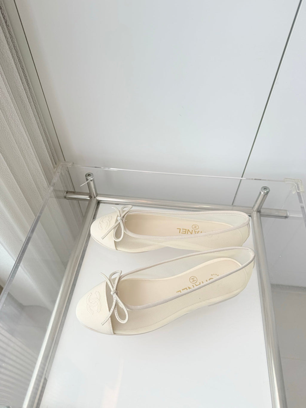 CHANEL 26S BALLET FLATS IN IVORY WHITE MESH AND CALFSKIN WITH BOW