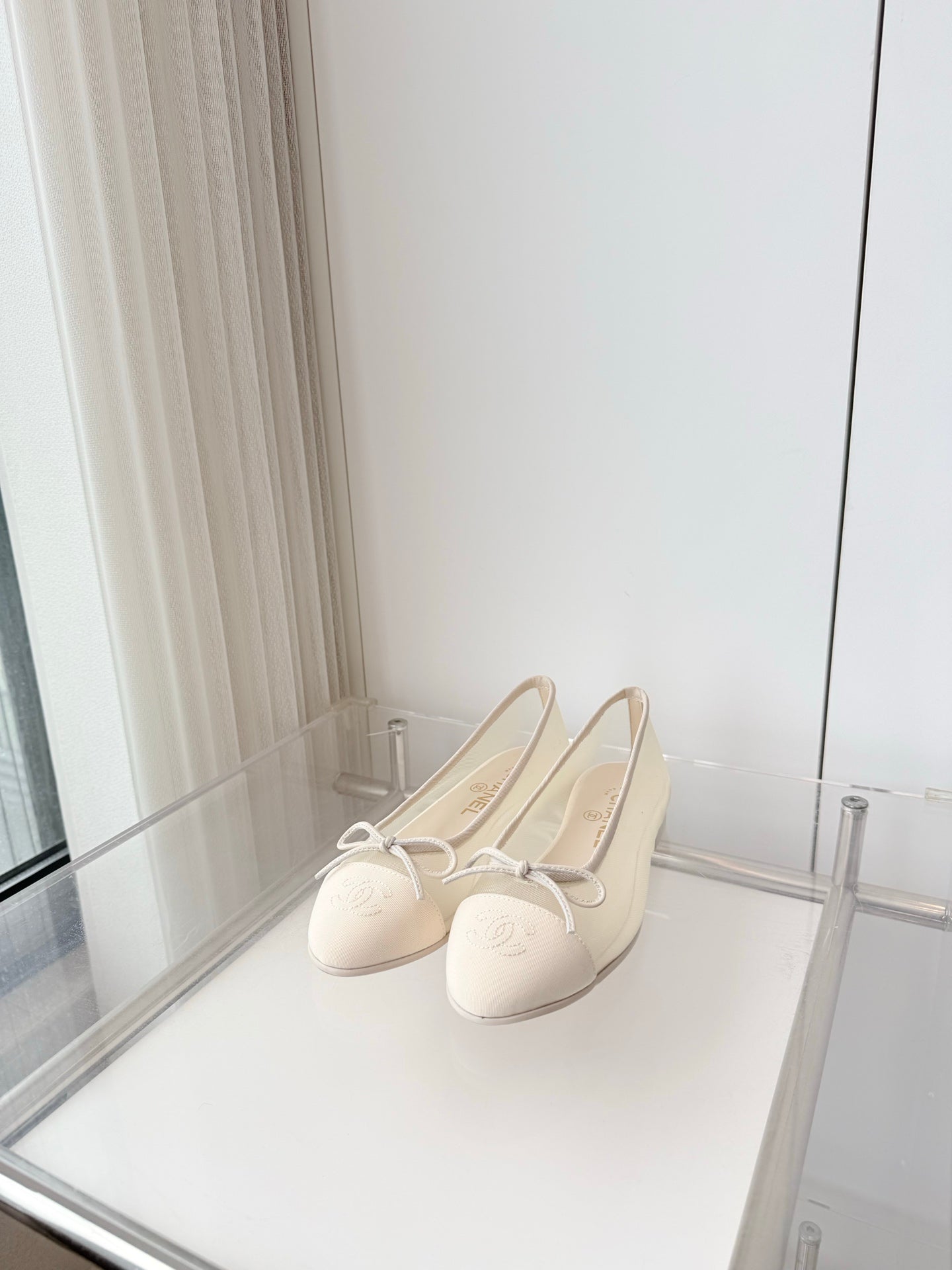 CHANEL 26S BALLET FLATS IN IVORY WHITE MESH AND CALFSKIN WITH BOW