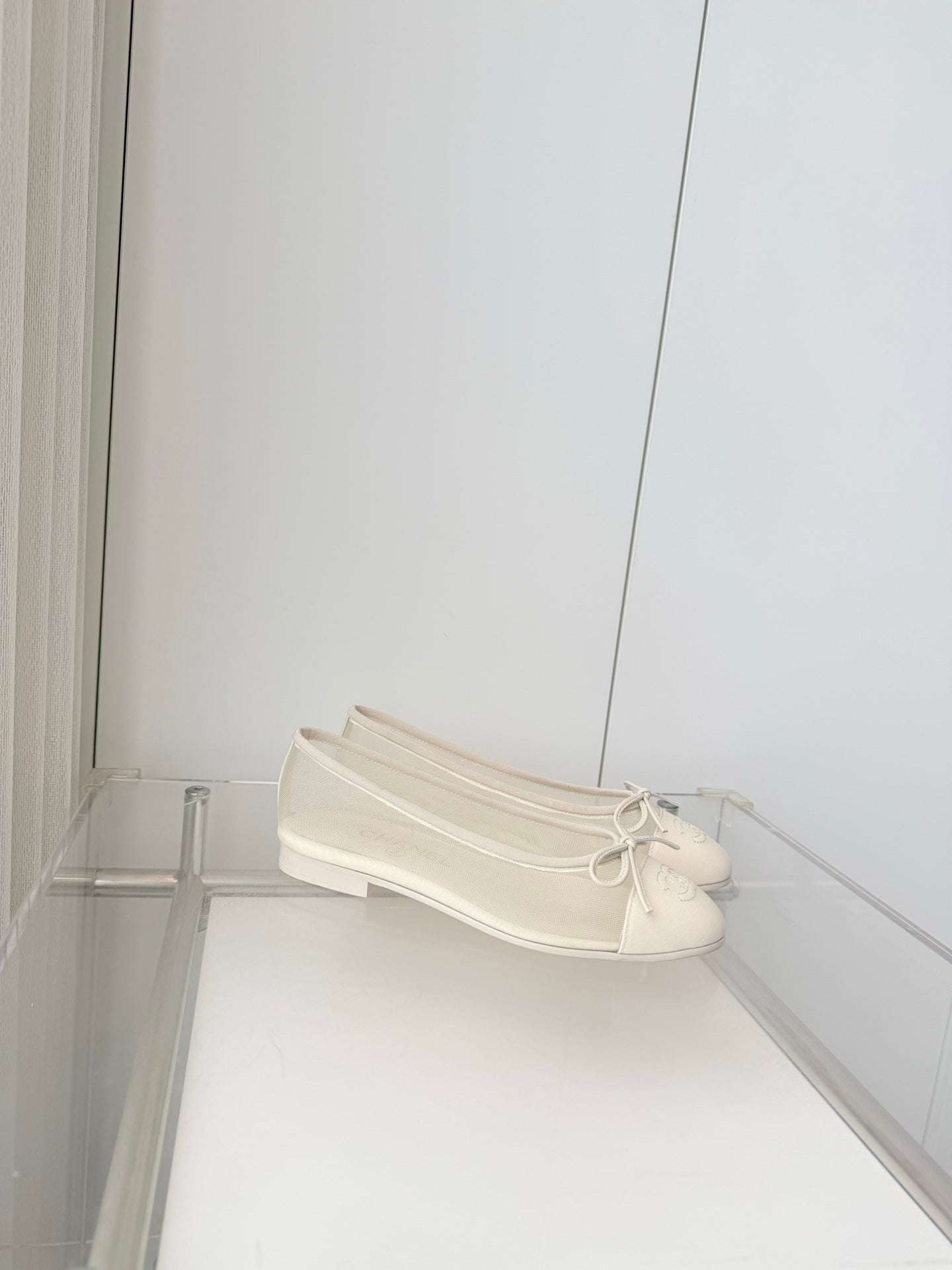 CHANEL 26S BALLET FLATS IN IVORY WHITE MESH AND CALFSKIN WITH BOW