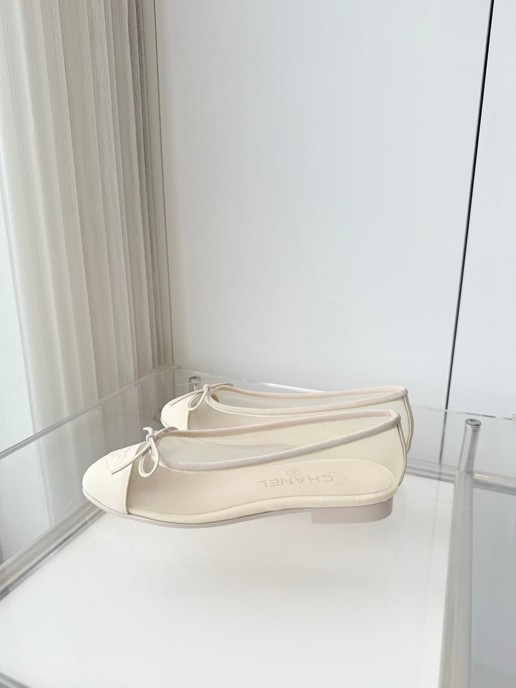 CHANEL 26S BALLET FLATS IN IVORY WHITE MESH AND CALFSKIN WITH BOW