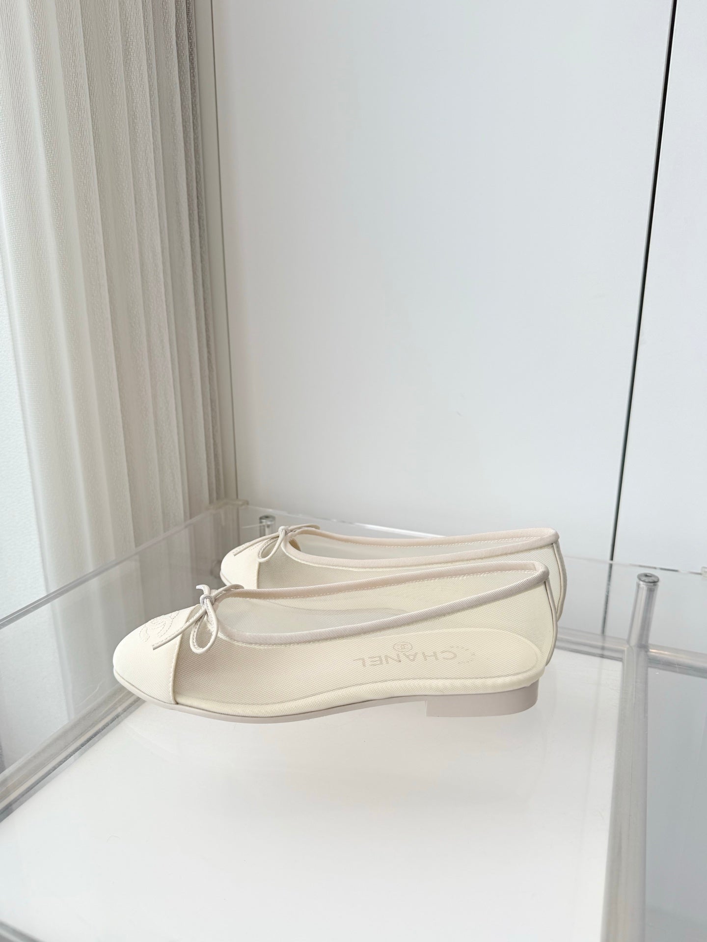 CHANEL 26S BALLET FLATS IN IVORY WHITE MESH AND CALFSKIN WITH BOW