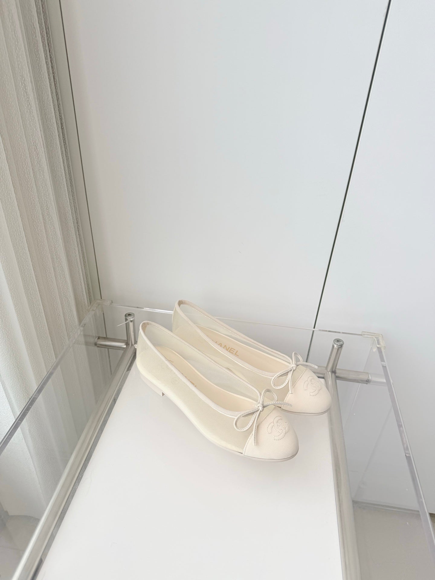 CHANEL 26S BALLET FLATS IN IVORY WHITE MESH AND CALFSKIN WITH BOW