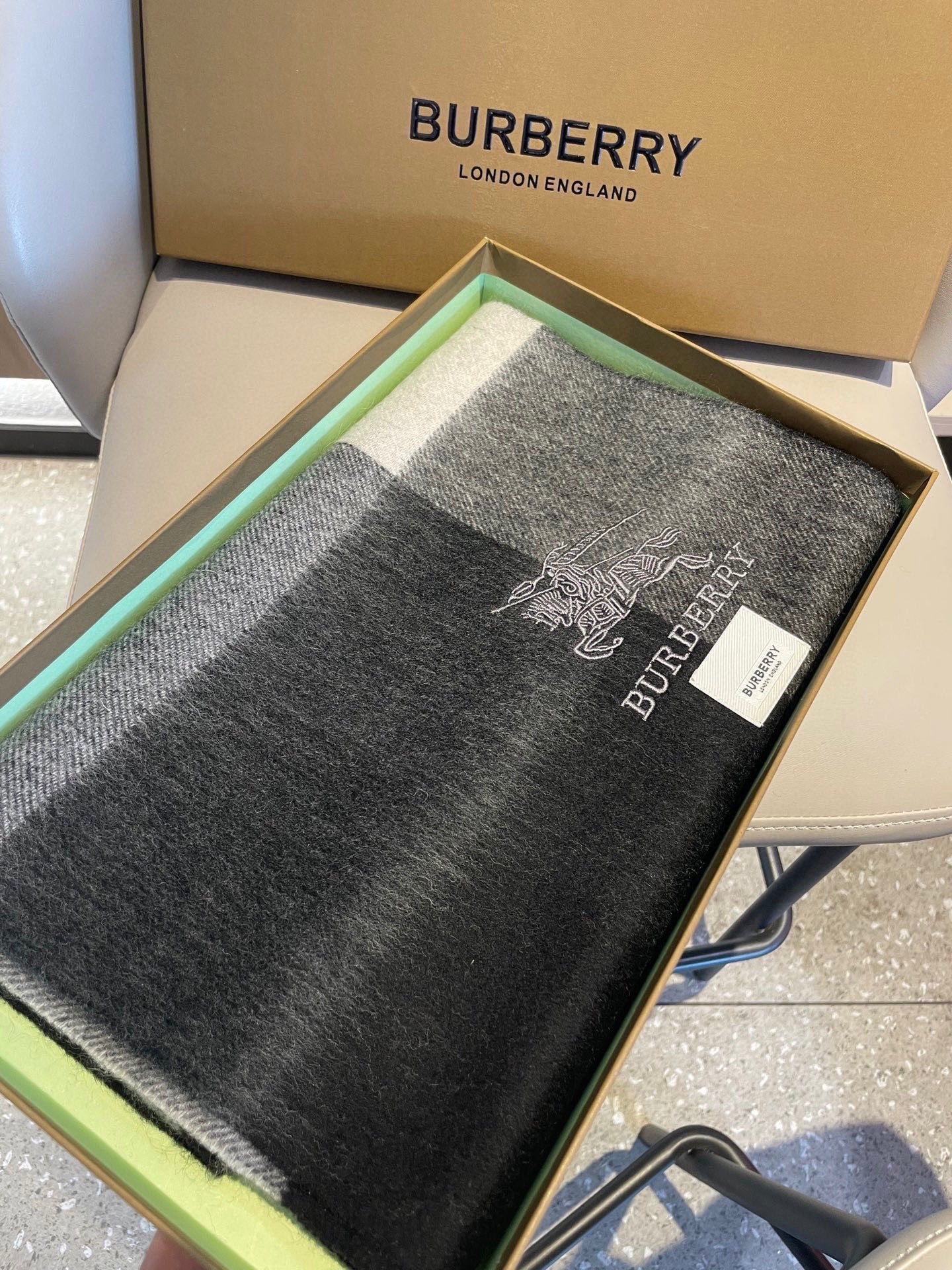 BURBERRY 26S SCARF 180CM IN CASHMERE 163813