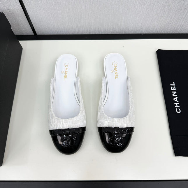 BOW MULE IN WHITE FABRIC AND BLACK CALFSKIN