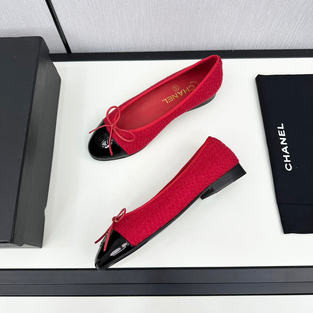 BALLET FLATS IN RUBY RED TWEED AND BLACK CALFSKIN