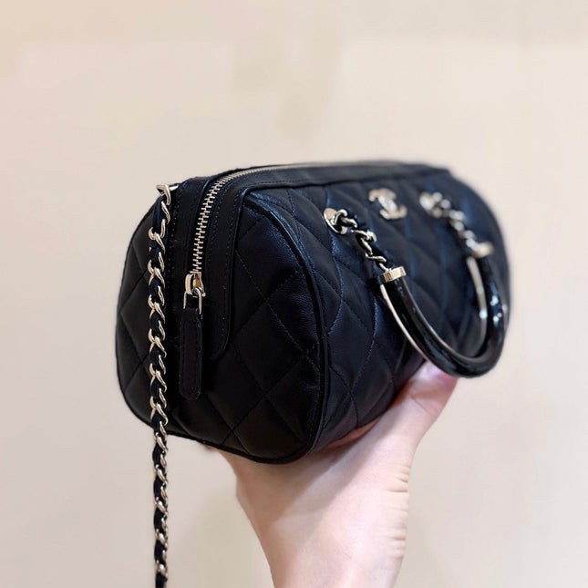 BOSTON MATELASSE CAVIAR SHOULDER HANDBAG 18 IN BLACK LAMBSKIN
