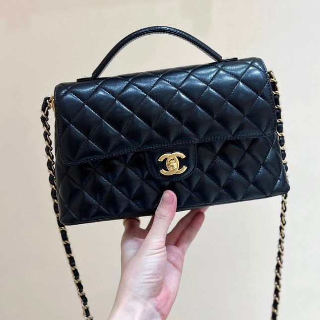 QUILTED FLAP BAG WITH HANDLE 26 IN BLACK LAMBSKIN GOLD PLATED METAL