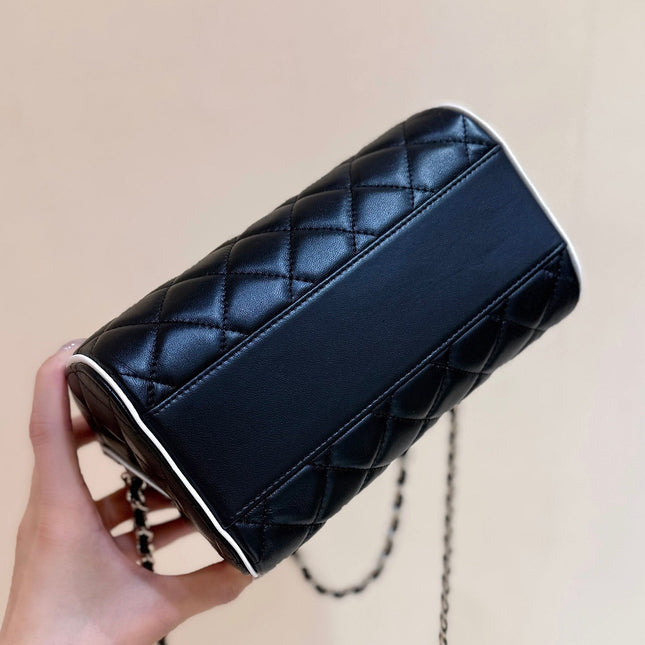 MEITO BOSTON MATELASSE CAVIAR SHOULDER HANDBAG 18 IN BLACK LAMBSKIN