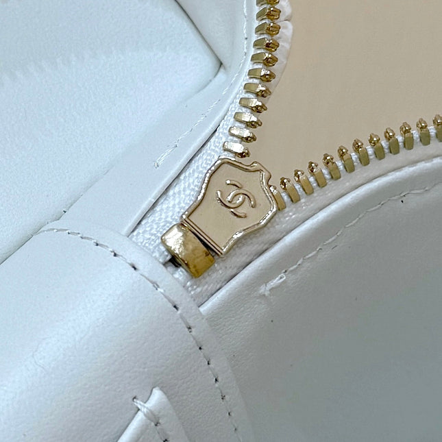 STRASS VANITY QUILTED CASE 19 IN WHITE CALFSKIN WITH GOLD METALLIC