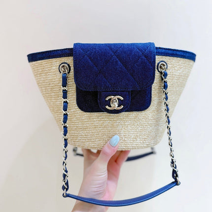 CHANEL 26S TOTE BAG 18 IN BEIGE FABRIC AND BLUE CALFSKIN