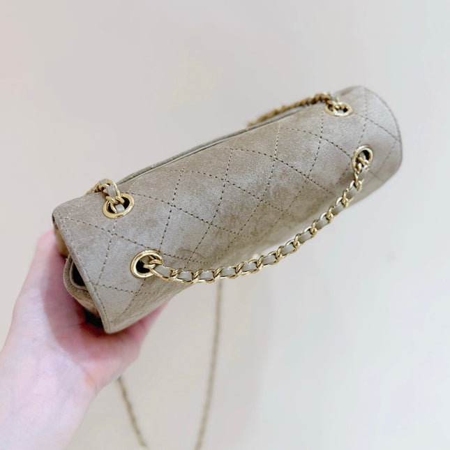 CHANEL 26S SHOULDER BAG 13 IN TAUPE SUDE DIAMOND QUILTED