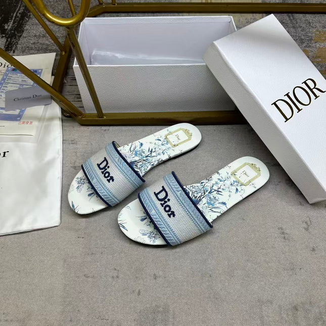 DIOR 26S DWAY SLIDE FLOWER EDITION IN WHITE AND SKY BLUE FABRIC
