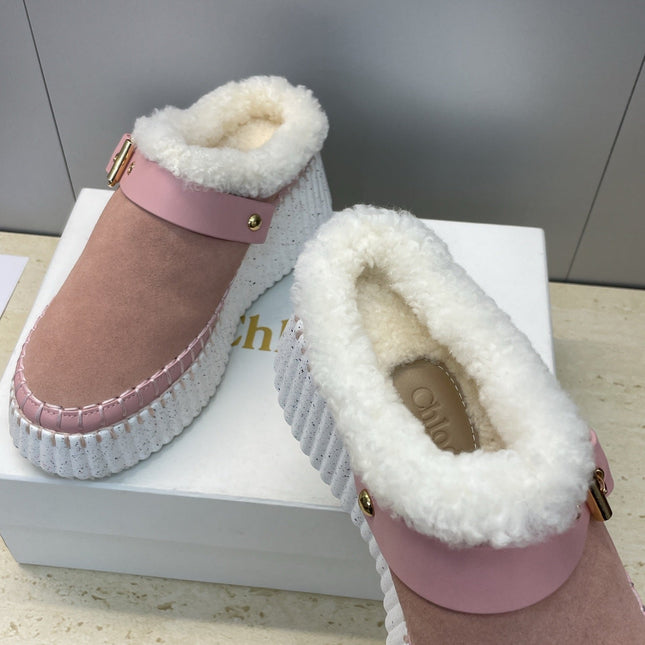 CHLOÉ 26S FUR-LINED WEDGE MULES IN LIGHT PINK SUEDE