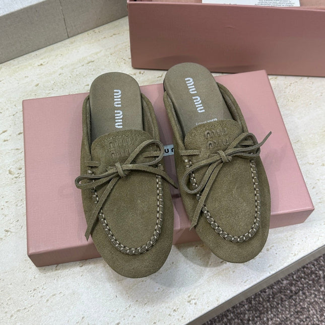 MIUMIU 26S SNEAKER MULES IN DARK OLIVE GREEN SUEDE WITH BOW
