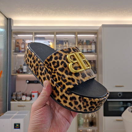 RISE SANDAL THICK-SOLED IN BROWN LEOPARD PRINT CALFSKIN