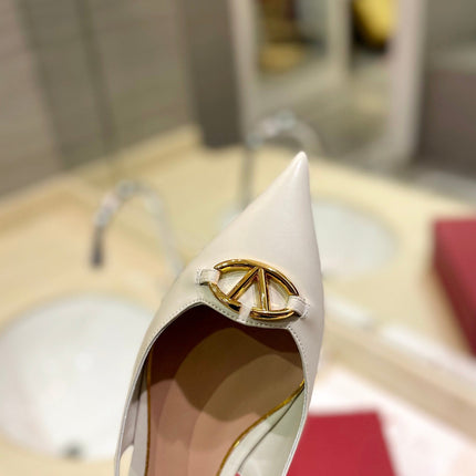 VALENTINO 26S POINTED TOE FLAT SLINGBACKS IN CREAM WHITE CALFSKIN