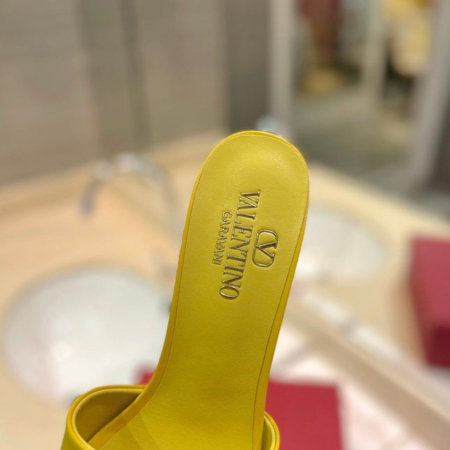 VALENTINO 26S BLOCK-HEEL SANDALS 65 MM IN DARK YELLOW CALFSKIN WITH LOGO