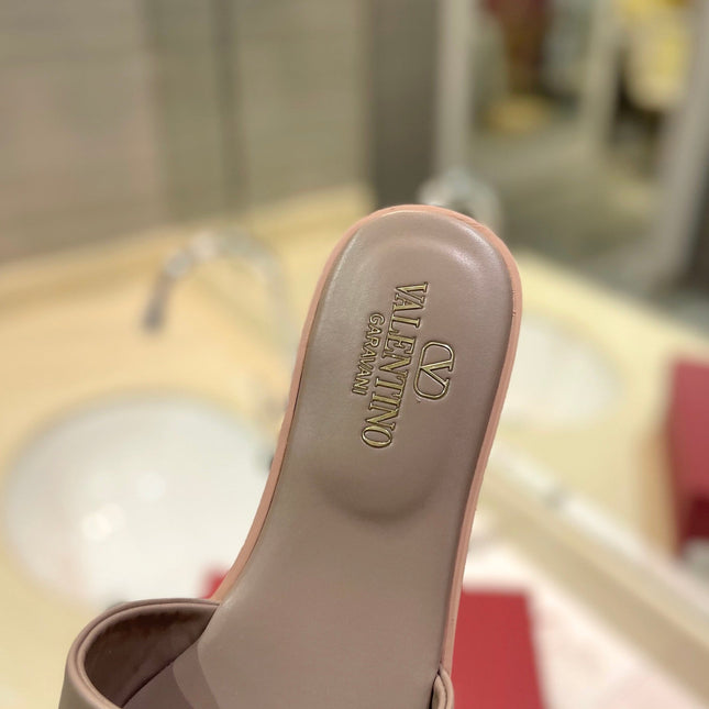 VALENTINO 26S SLIDES IN GREYISH BEIGE CALFSKIN WITH LOGO