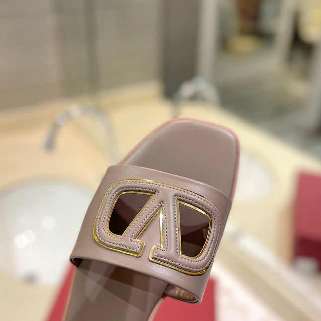 VALENTINO 26S SLIDES IN GREYISH BEIGE CALFSKIN WITH LOGO