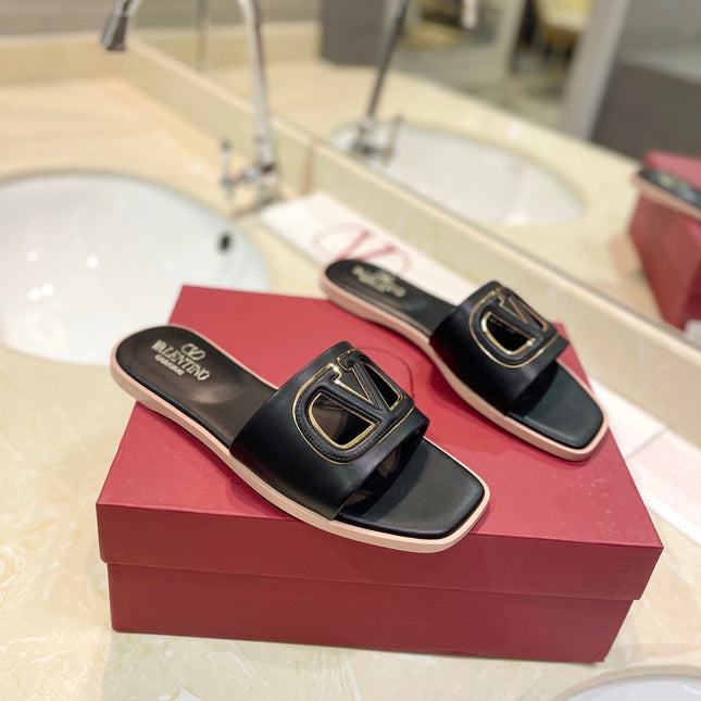 VALENTINO 26S SLIDES IN BLACK CALFSKIN WITH LOGO