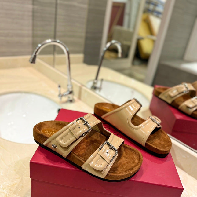 VALENTINO 26S FOOTBED SANDALS IN BEIGE GLOSSY LEATHER MIX BROWN SUEDE
