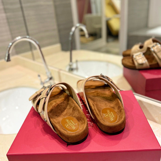 VALENTINO 26S FOOTBED SANDALS IN BEIGE GLOSSY LEATHER MIX BROWN SUEDE