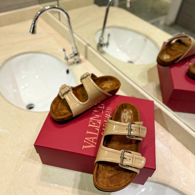VALENTINO 26S FOOTBED SANDALS IN BEIGE GLOSSY LEATHER MIX BROWN SUEDE