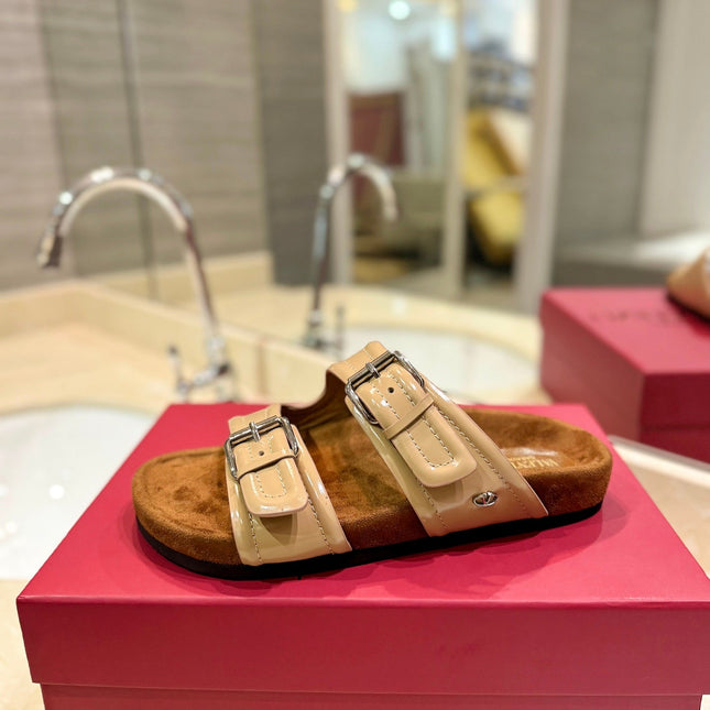 VALENTINO 26S FOOTBED SANDALS IN BEIGE GLOSSY LEATHER MIX BROWN SUEDE