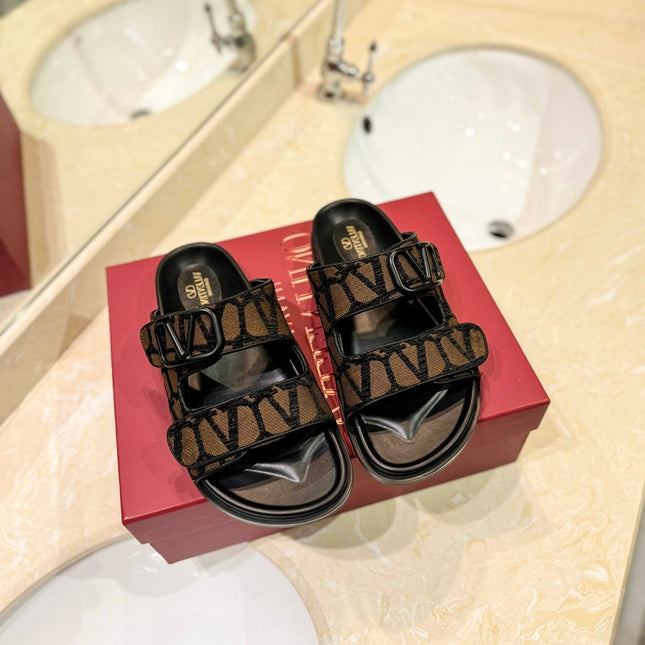 VALENTINO 26S VELCRO SANDALS IN BLACK LEATHER AND BROWN JACQUARD FABRIC WITH HARDWARE