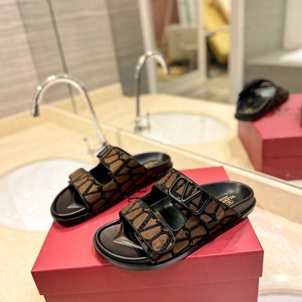 VALENTINO 26S VELCRO SANDALS IN BLACK LEATHER AND BROWN JACQUARD FABRIC WITH HARDWARE