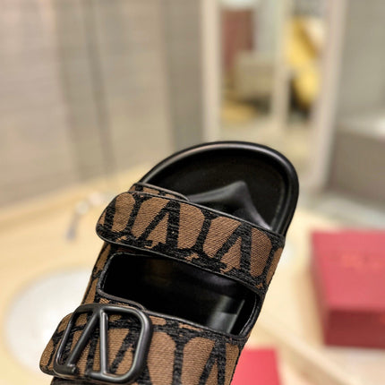 VALENTINO 26S VELCRO SANDALS IN BLACK LEATHER AND BROWN JACQUARD FABRIC WITH HARDWARE